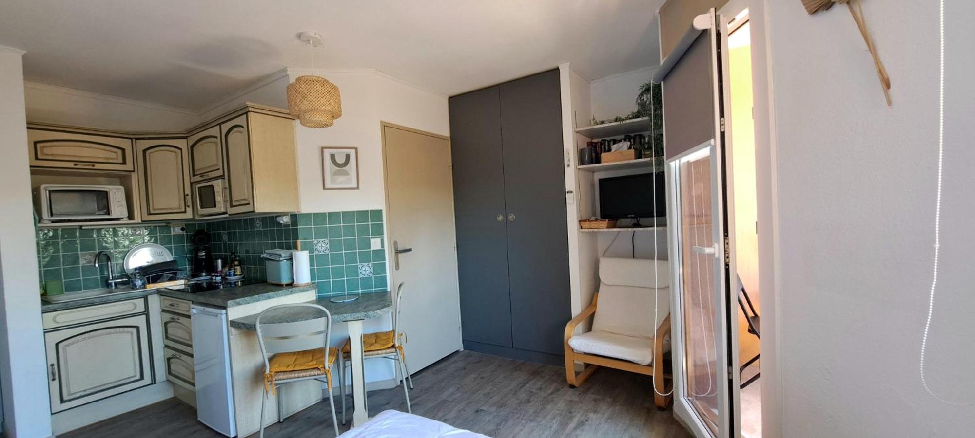 Studio Meuble Cures Thermales Avec Vue Greoux-les-Bains Exterior photo